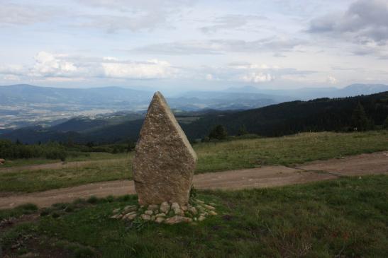 Gedenkstein in Blickrichtung St. Paul